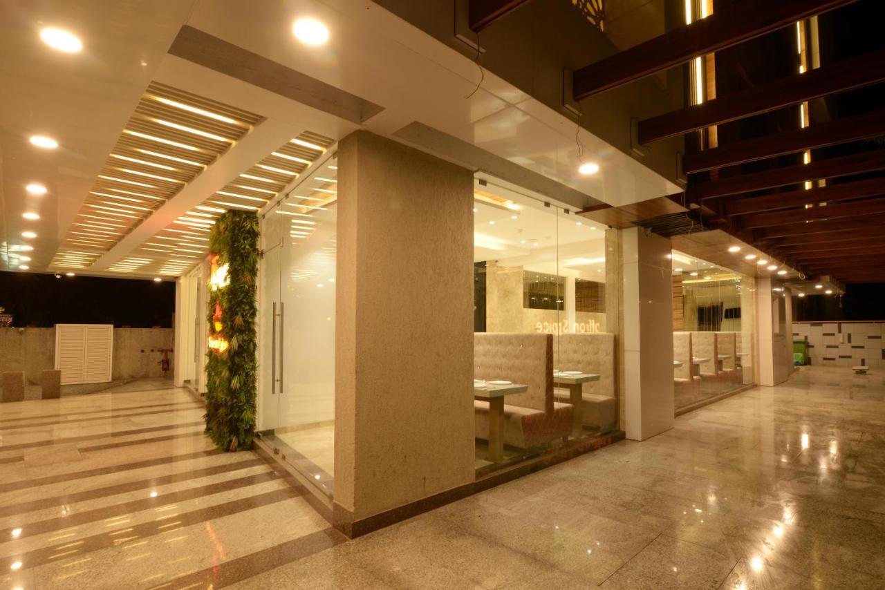 Hotel Auris & Banquets, Mumbai International Airport Eksteriør billede